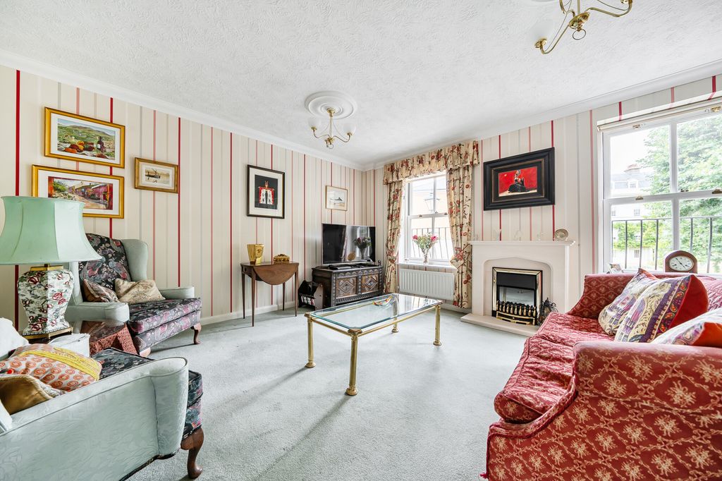 Property photo 2 of 13