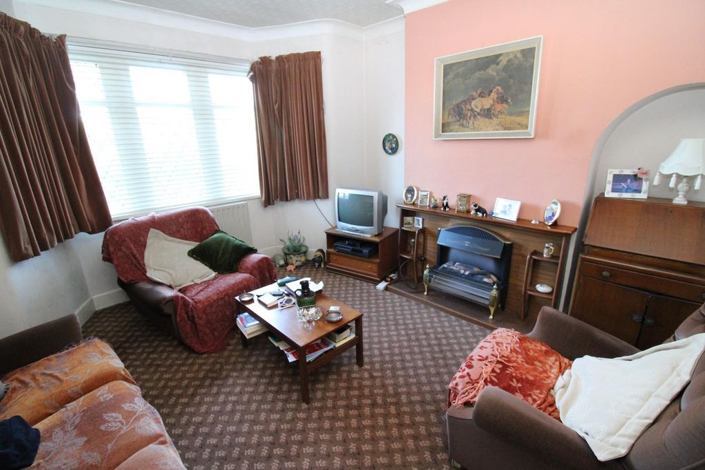 Property photo 2 of 11 Lounge