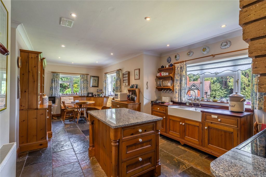 Property photo 3 of 40 Picture No. 23