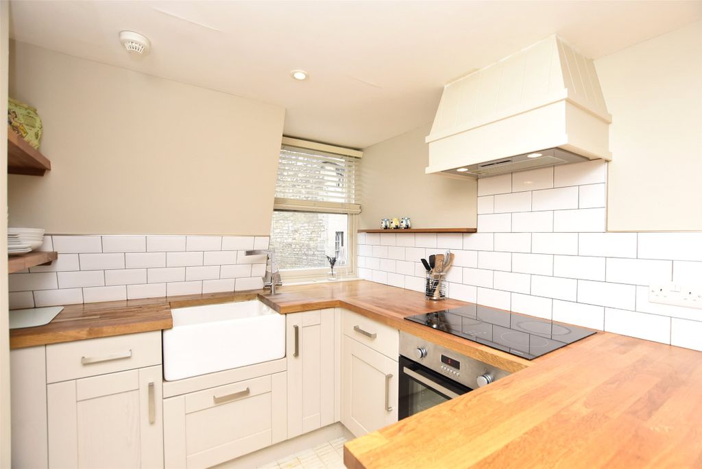 Property photo 2 of 10 Kitchen