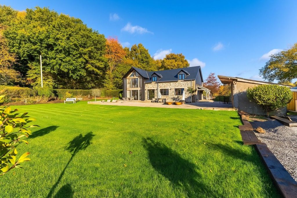 Property photo 1 of 31