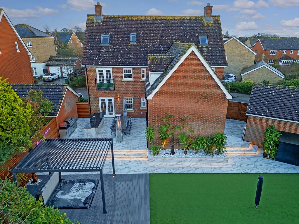 Property photo 3 of 39