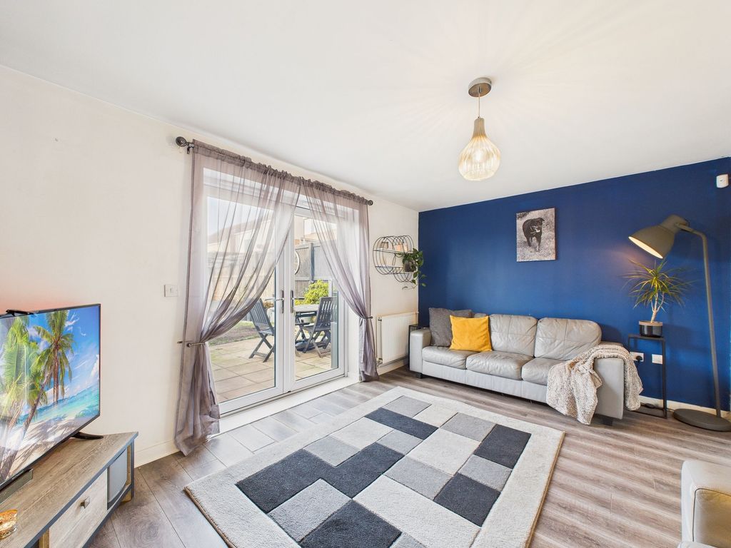 Property photo 2 of 12 Lounge