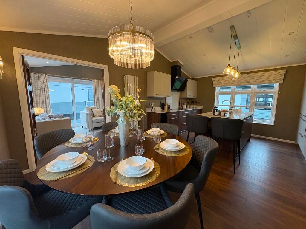 Property photo 1 of 13 Kitchen/Dining