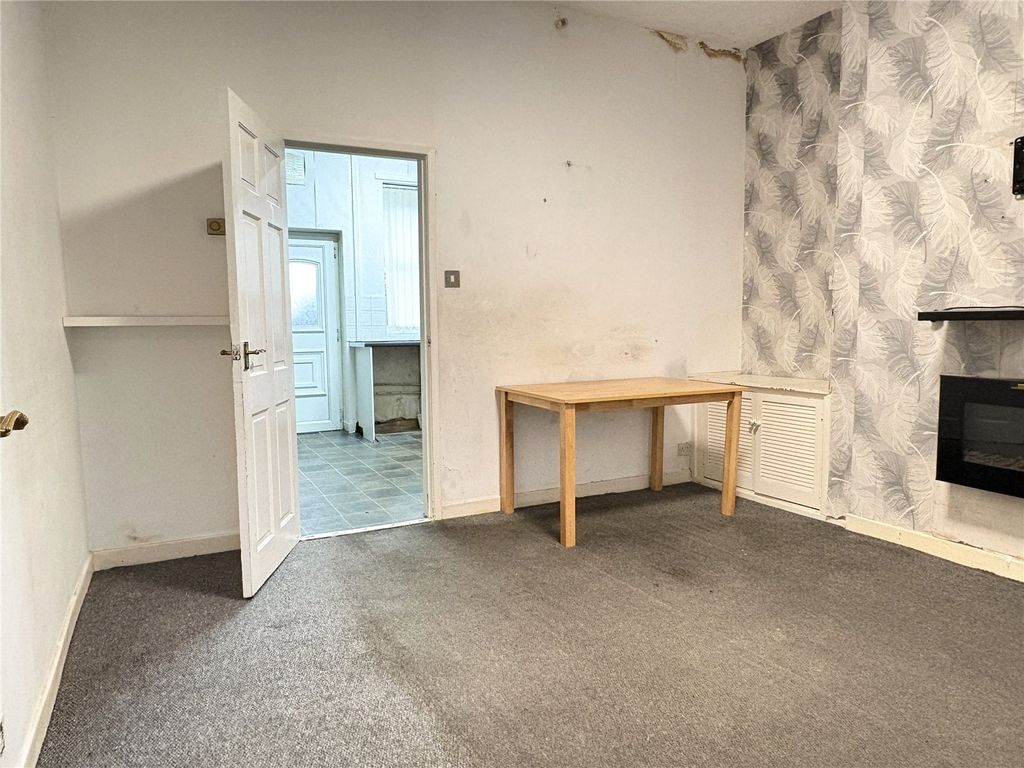 Property photo 3 of 9 Lounge