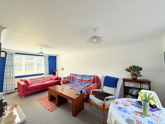 Property photo 3 of 22 Lounge