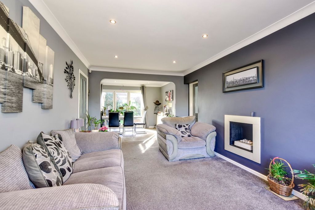 Property photo 2 of 26