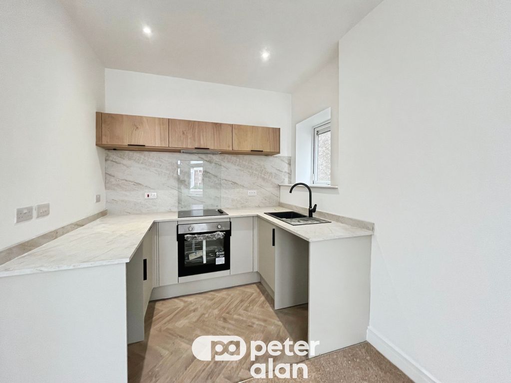 Property photo 3 of 7 Kitchen