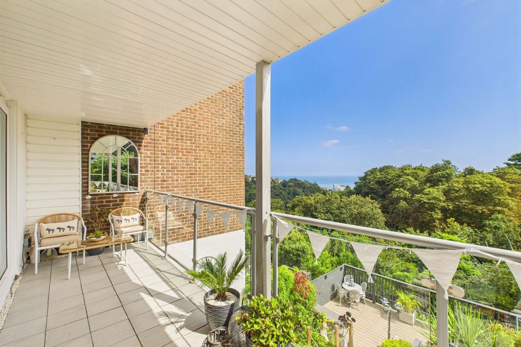 Property photo 3 of 32