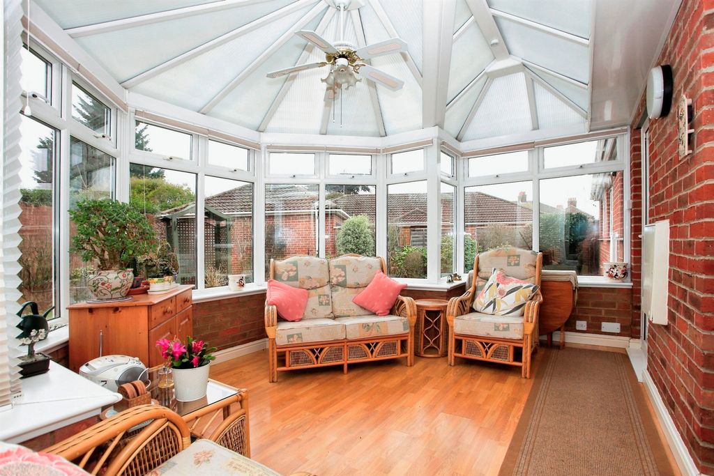 Property photo 1 of 17 Conservatory