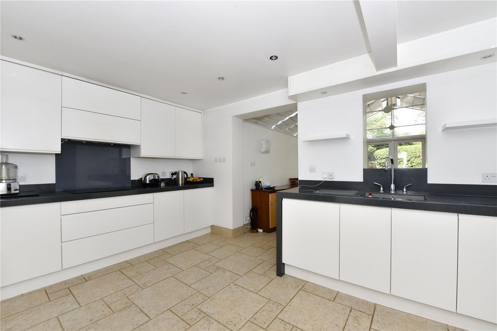 Property photo 3 of 9 Kitchen