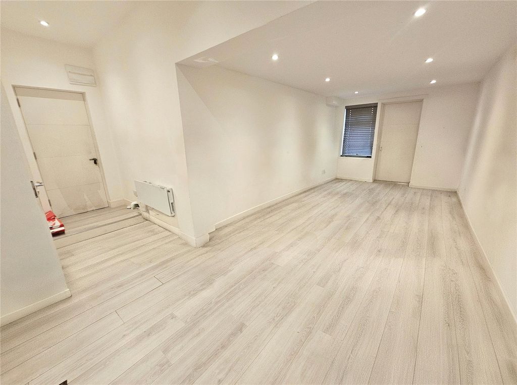 Property photo 2 of 5 Picture No. 08