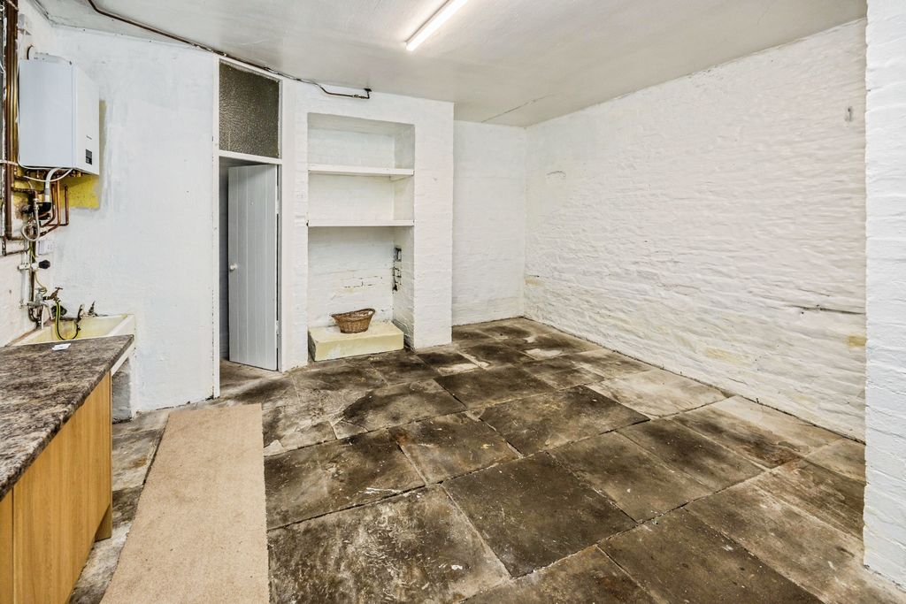 Property photo 3 of 19 8Drhudds-121026-1