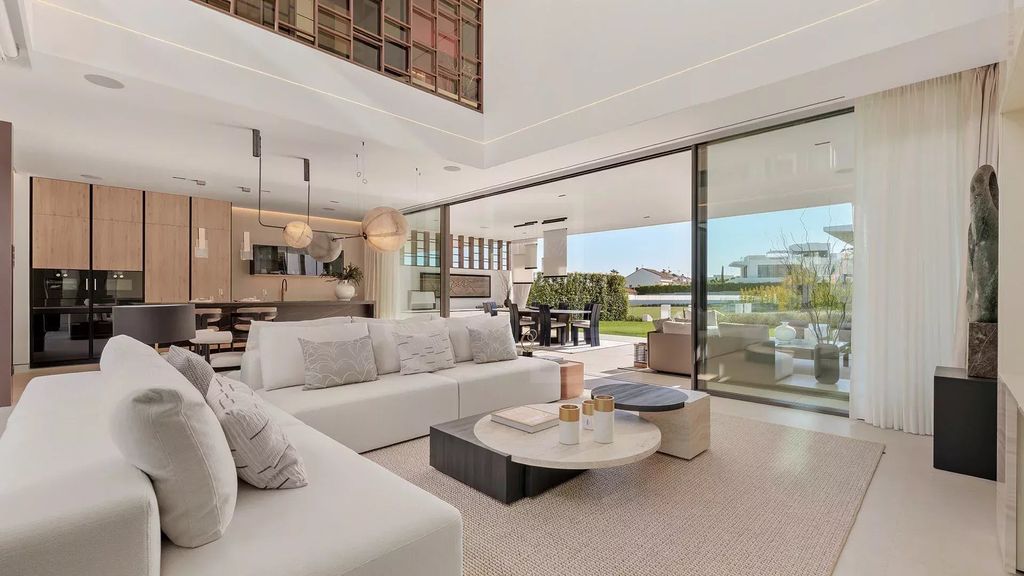 Property photo 3 of 125