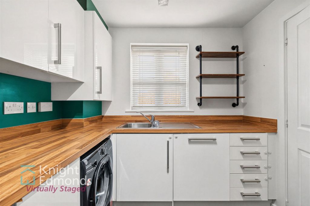 Property photo 3 of 13 Kitchen