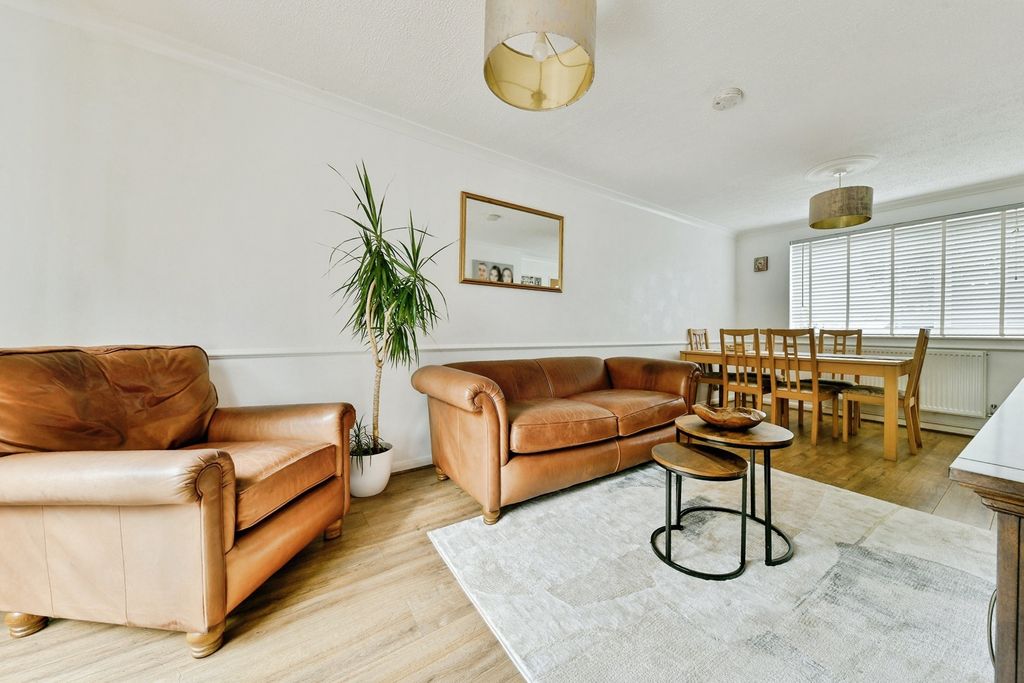 Property photo 3 of 20 Pbox-Img.Jpg