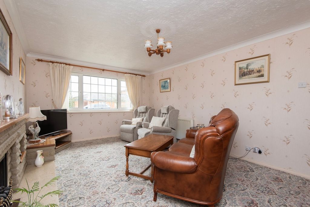 Property photo 3 of 13