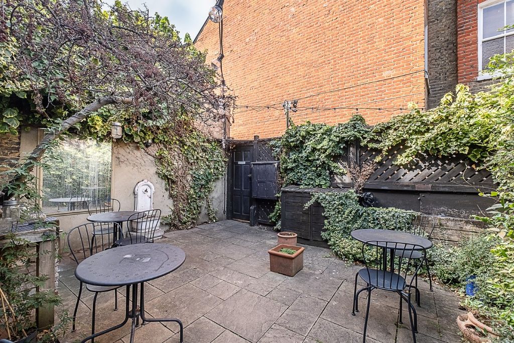Property photo 2 of 12 11