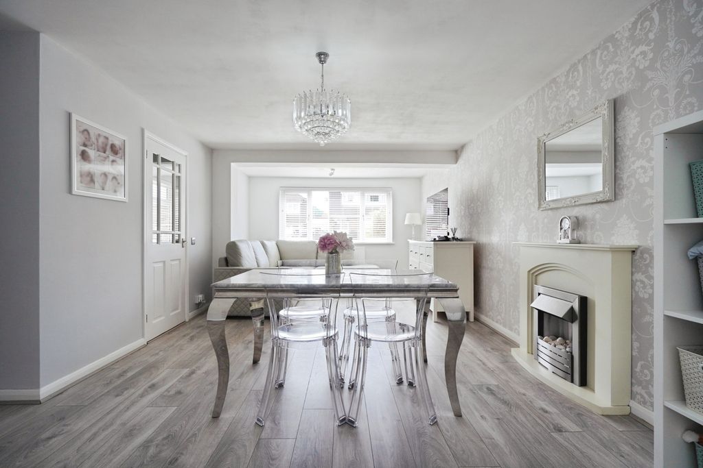 Property photo 3 of 24 Pbox-Img.Jpg