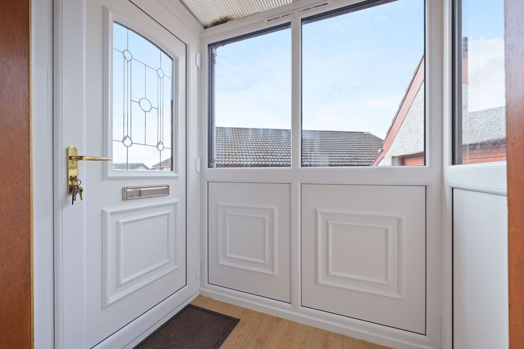 Property photo 2 of 27