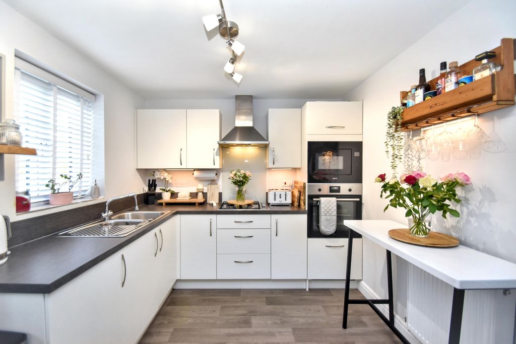 Property photo 2 of 14 Kitchen