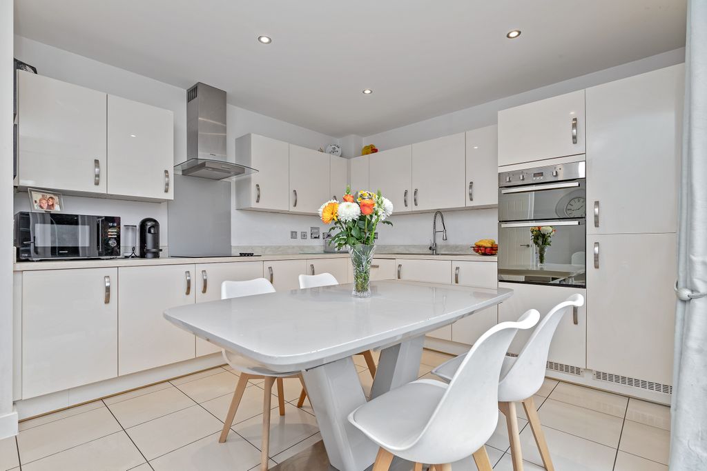 Property photo 3 of 25 23Fishermead-24