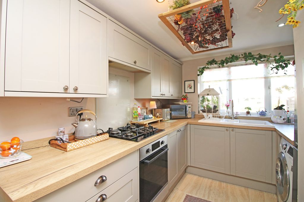 Property photo 2 of 21