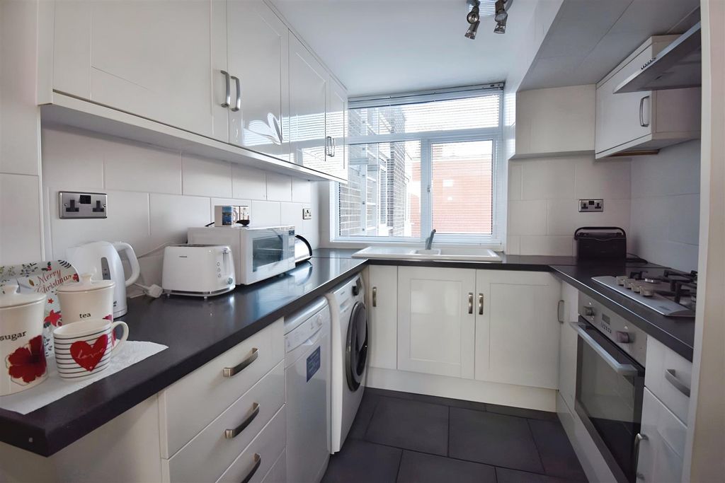 Property photo 2 of 10 8d55Ed0F-Gh 20Kitchen.Jpg