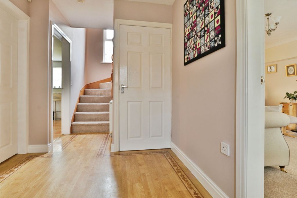 Property photo 3 of 21 4290338