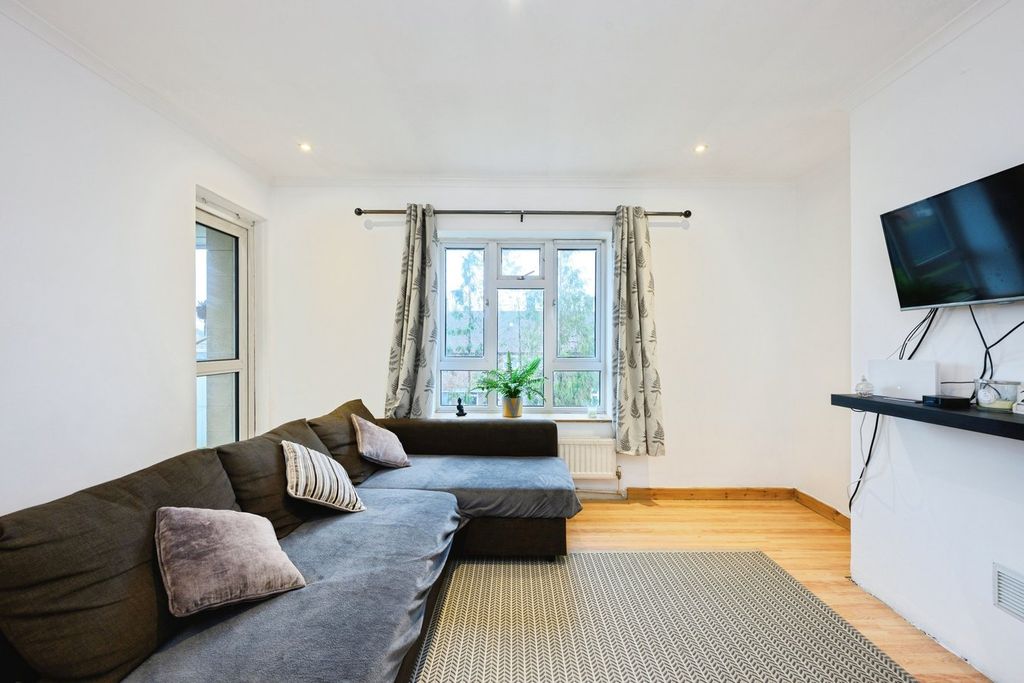 Property photo 3 of 18