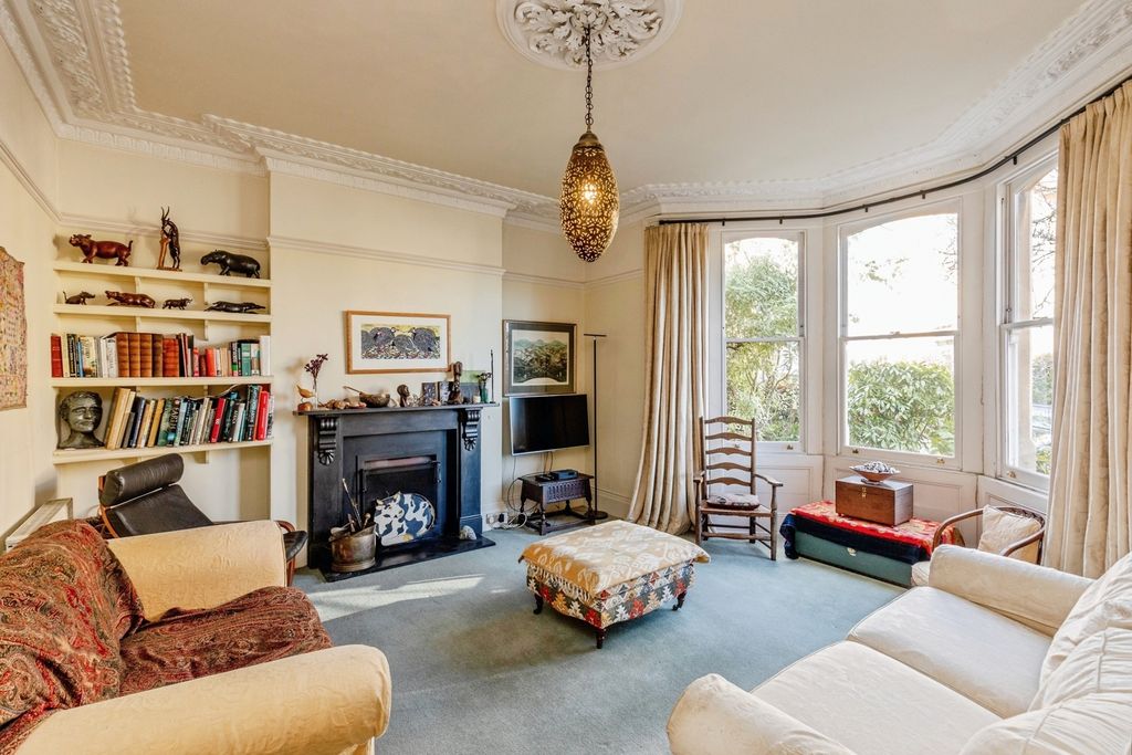 Property photo 2 of 17 Photo