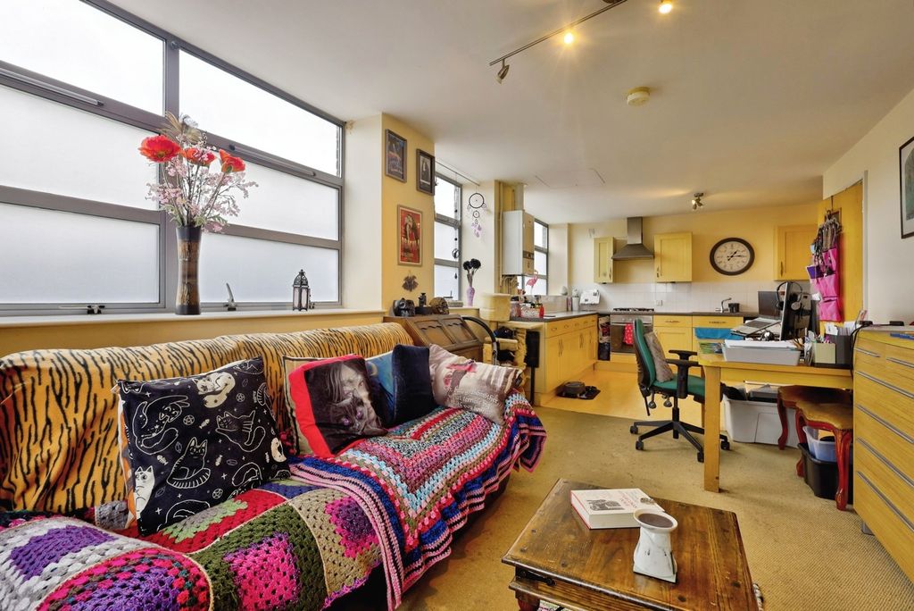 Property photo 2 of 17 Open Plan