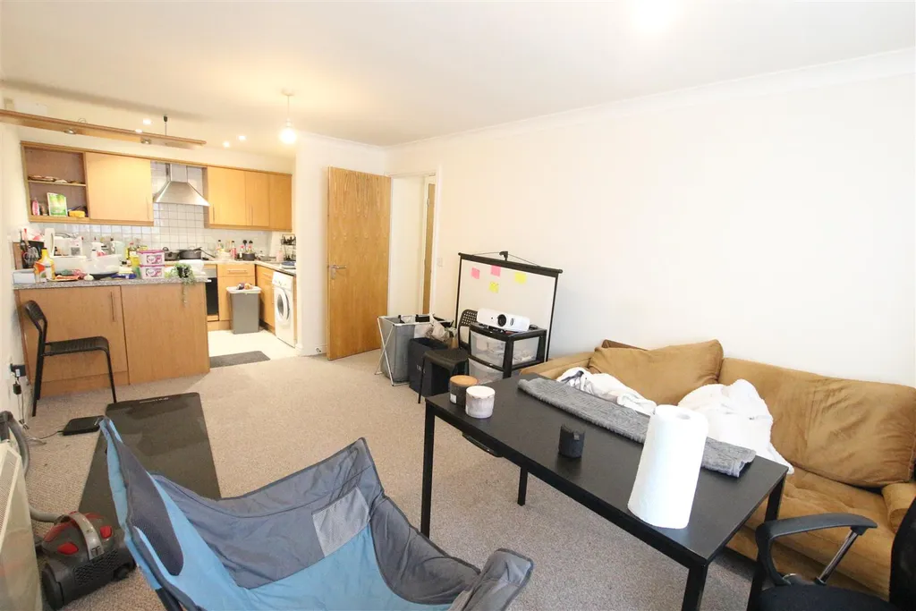 Apartment in Far Cotton, Far Cotton and Delapre - More