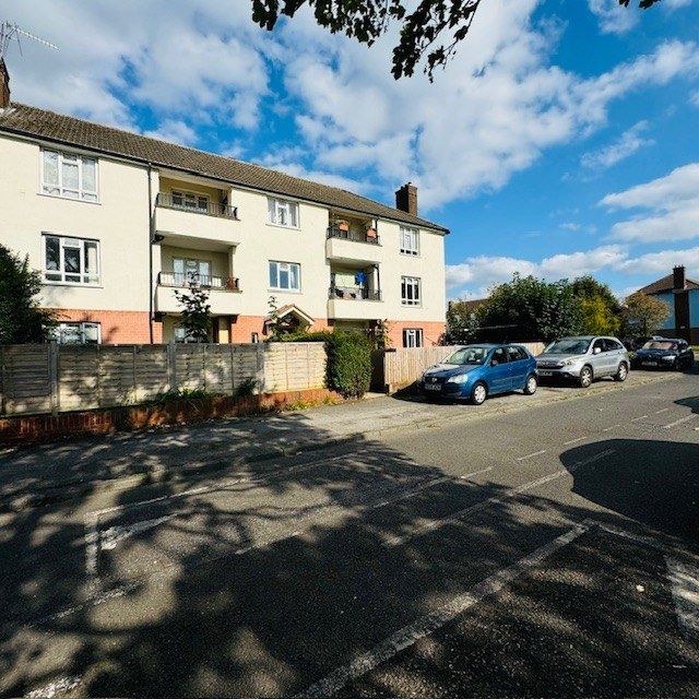 Property photo 1 of 9 Three Bedroom Falt For Sale