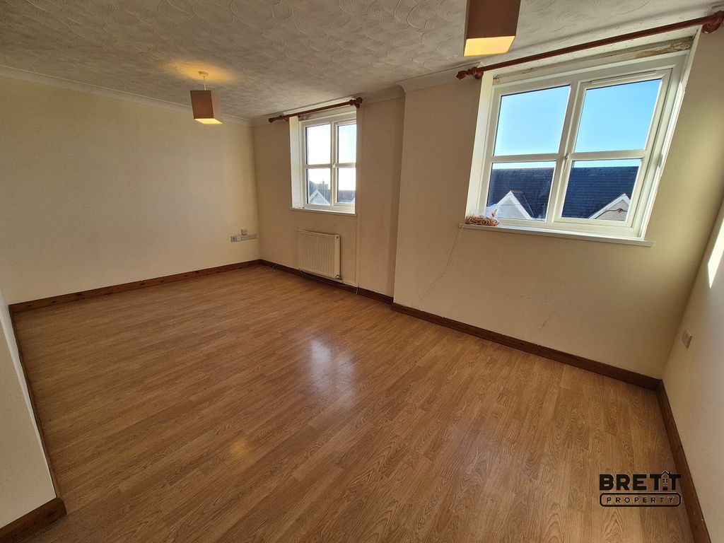 Property photo 2 of 6 Living Room