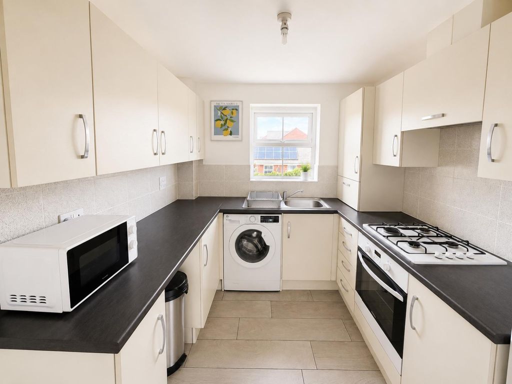 Property photo 3 of 7 Kitchen