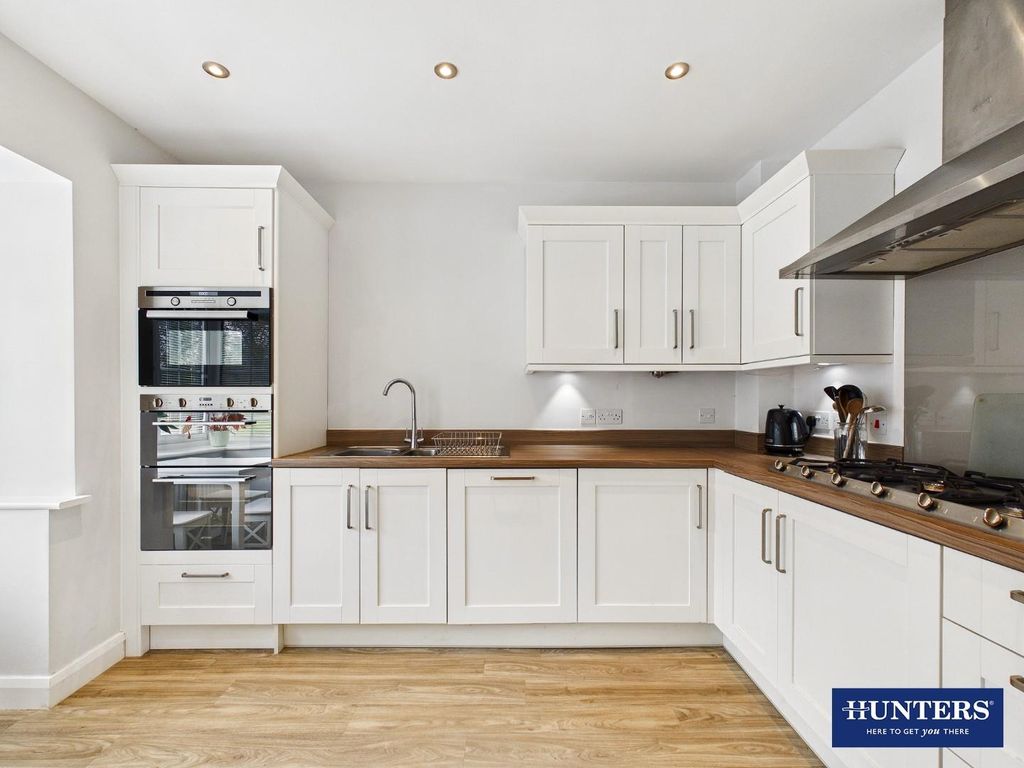 Property photo 3 of 22 Kitchen