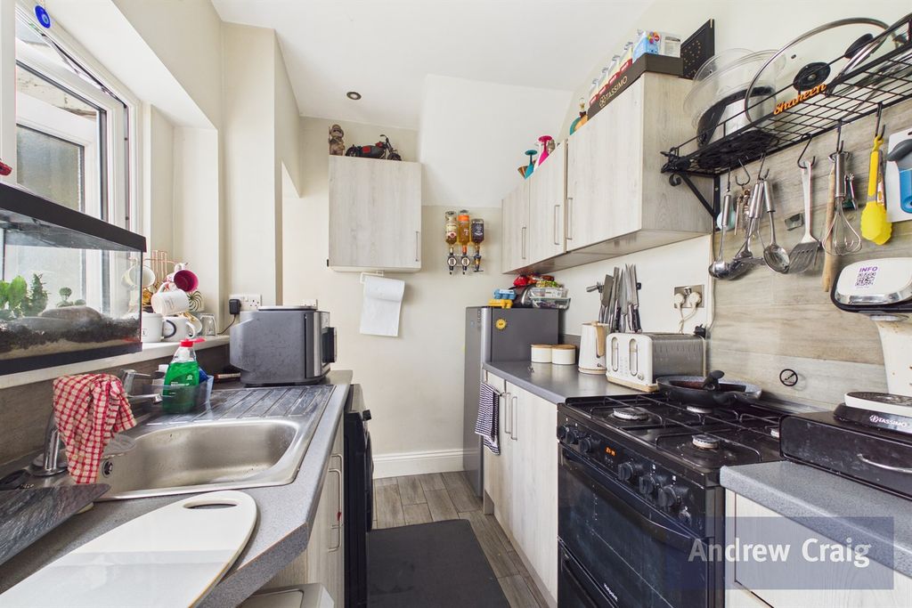 Property photo 3 of 12 Kitchen