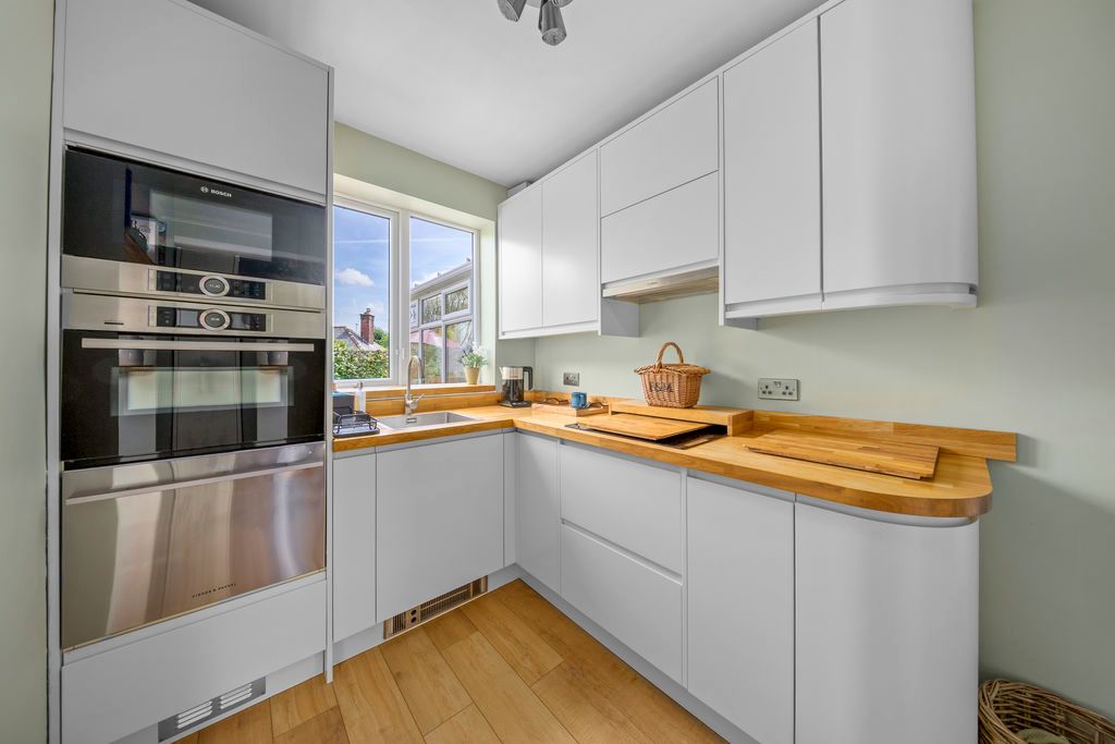 Property photo 3 of 30 Kitchen
