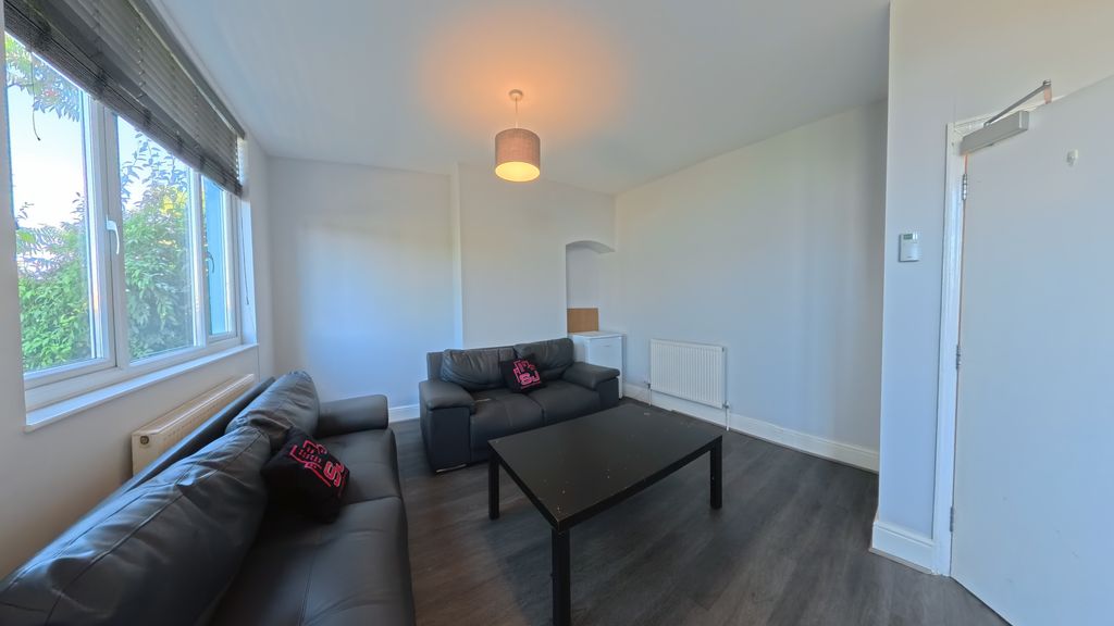 Property photo 1 of 9 Lounge