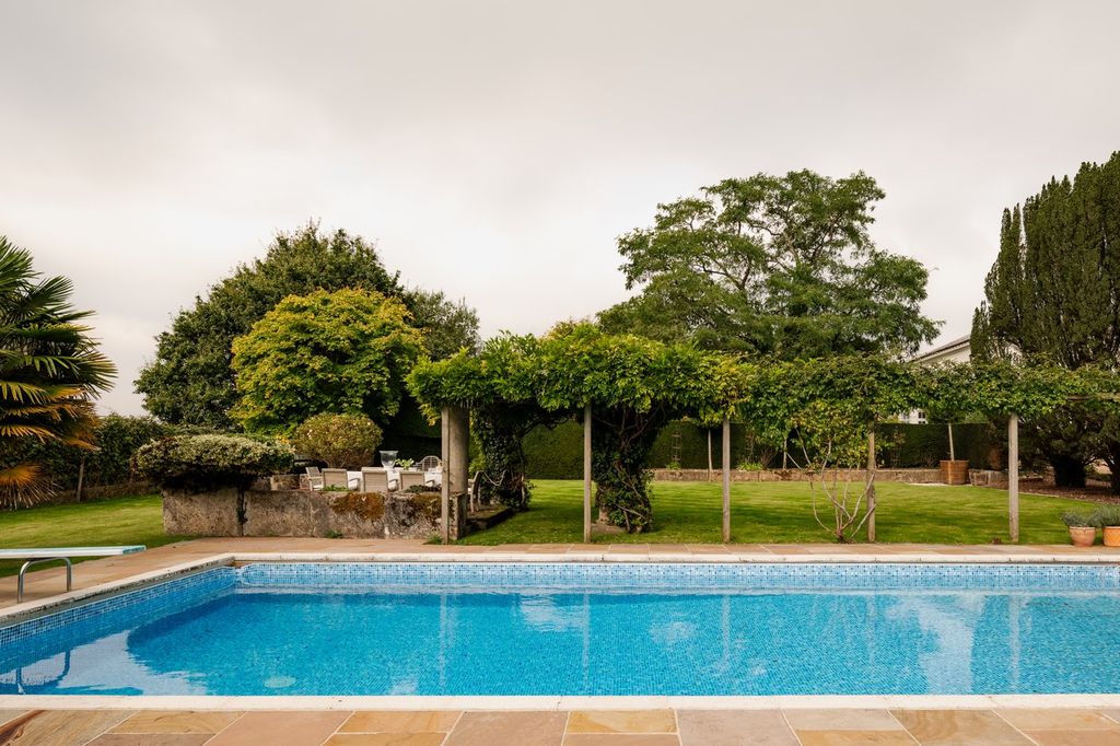 Property photo 3 of 28