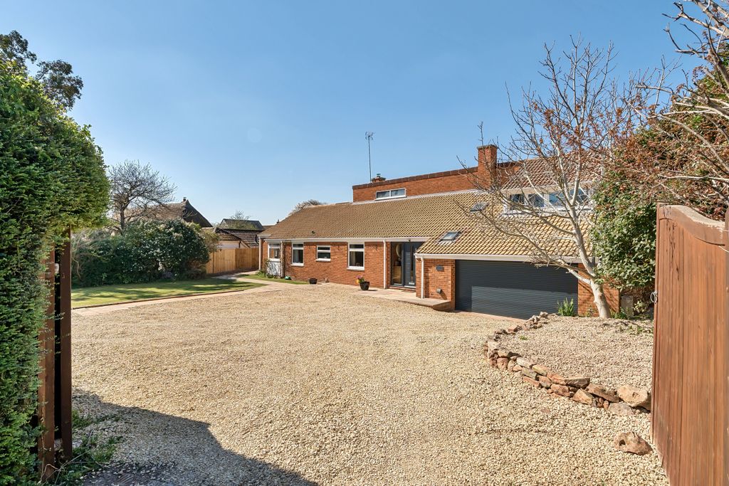 Property photo 1 of 39 .