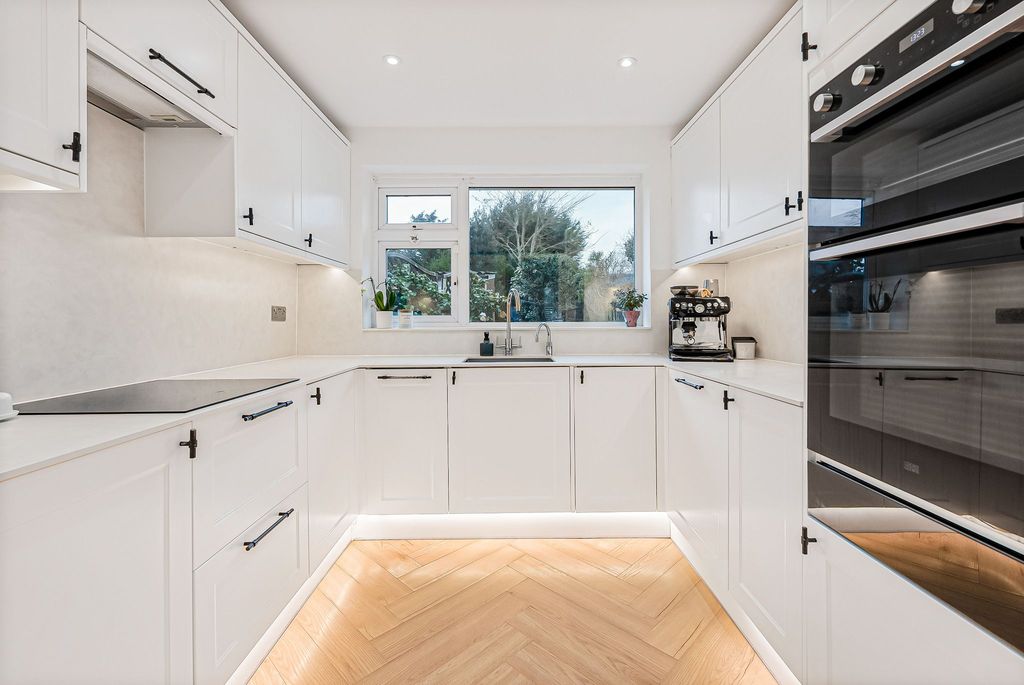 Property photo 2 of 12 Photograph 7