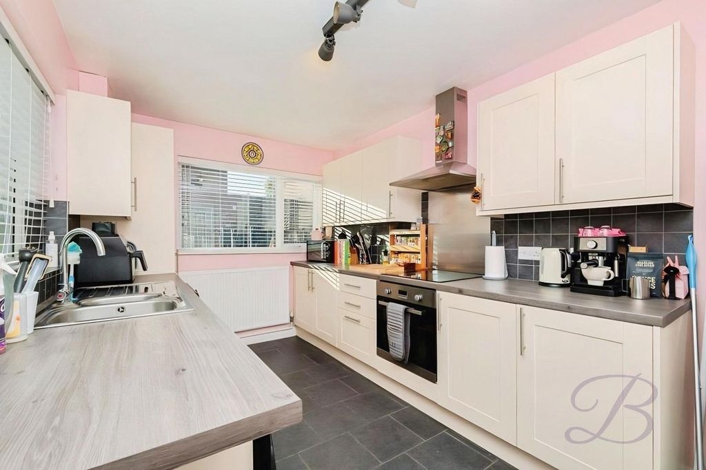 Property photo 2 of 19 Kitchen