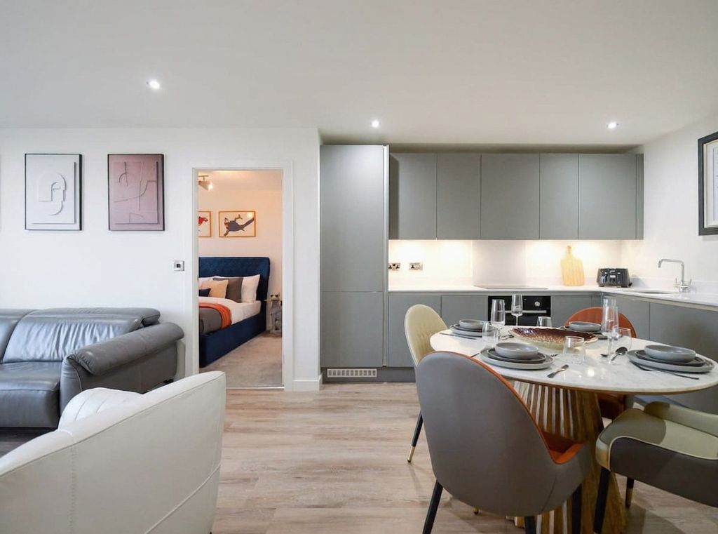 Property photo 1 of 27 Living Room