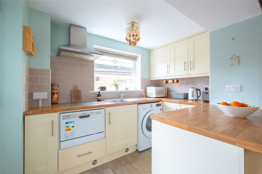 Property photo 3 of 18 Kitchen