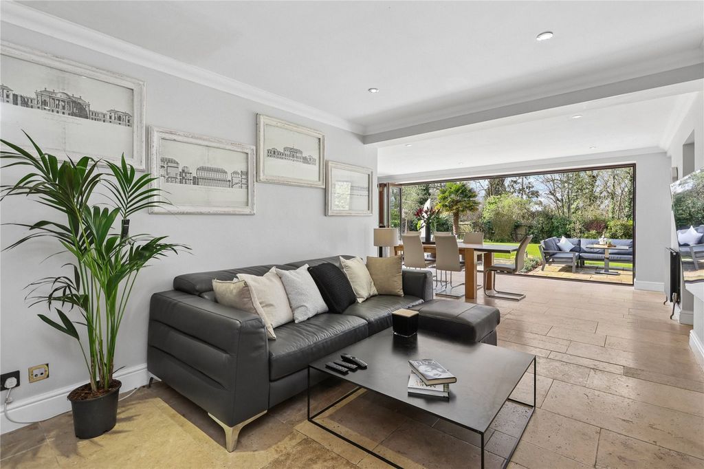 Property photo 3 of 27 Snug/Family Room