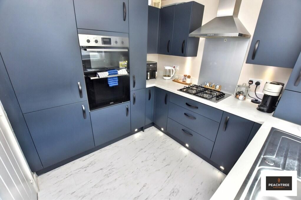 Property photo 3 of 23 Kitchen