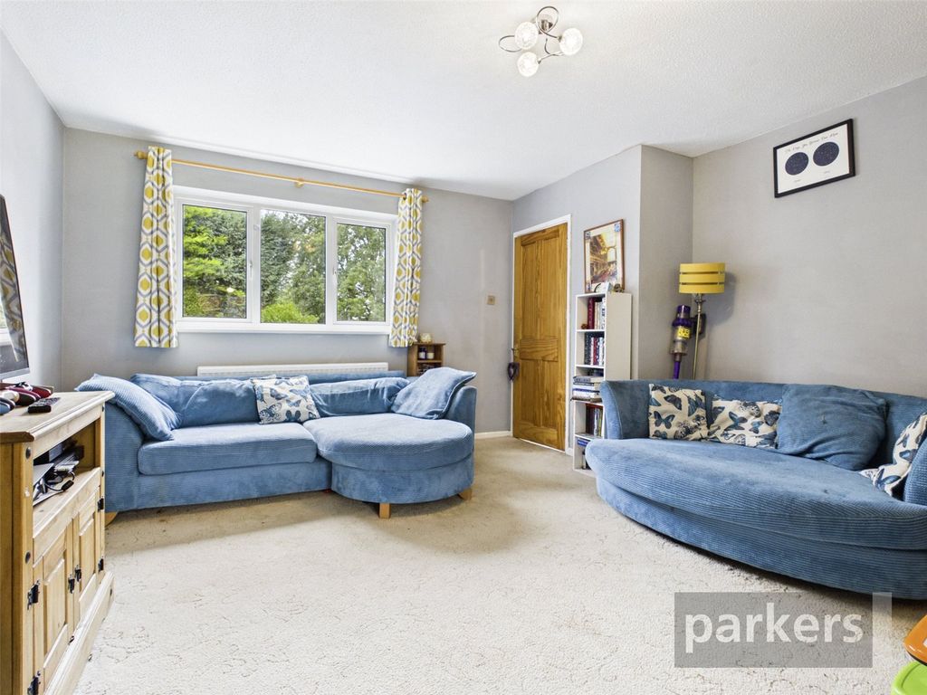 Property photo 3 of 18 Living Room