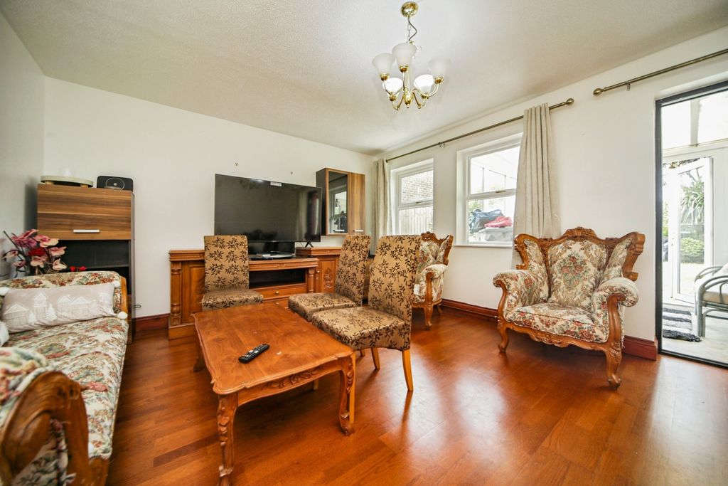 Property photo 2 of 10 Pbox-Img.Jpg